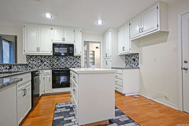 125 RED OAK TRL, Marion, TX 78124