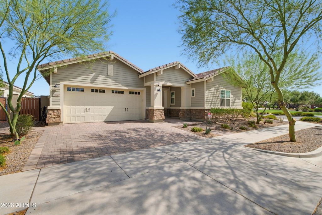 2024 W ANDALUSIAN Trail W, Phoenix, AZ 85085 — photo 2