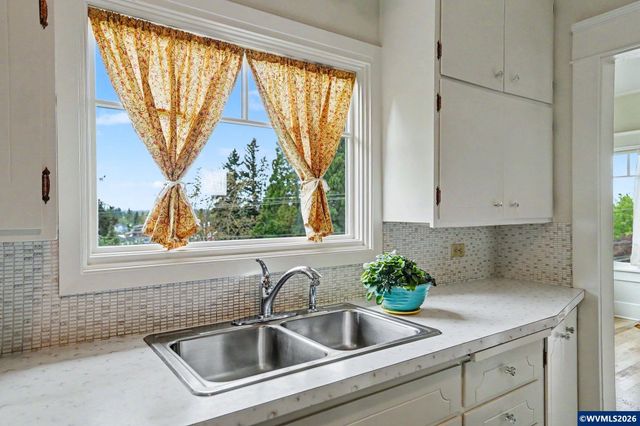 700 Oak St, Silverton, OR 97381