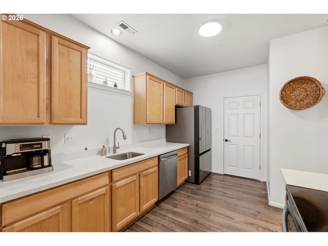 3165 Se BLUE BIRD Dr, Hillsboro, OR 97123