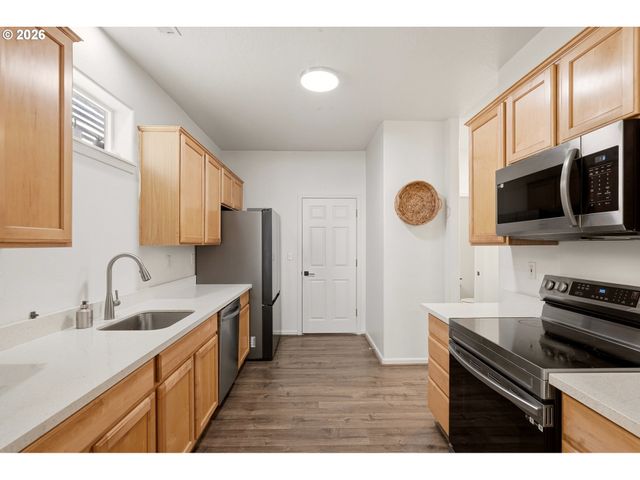 3165 Se BLUE BIRD Dr, Hillsboro, OR 97123