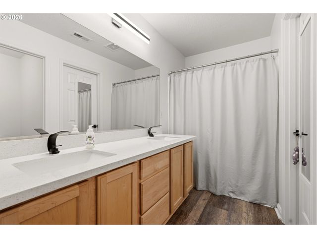 3165 Se BLUE BIRD Dr, Hillsboro, OR 97123