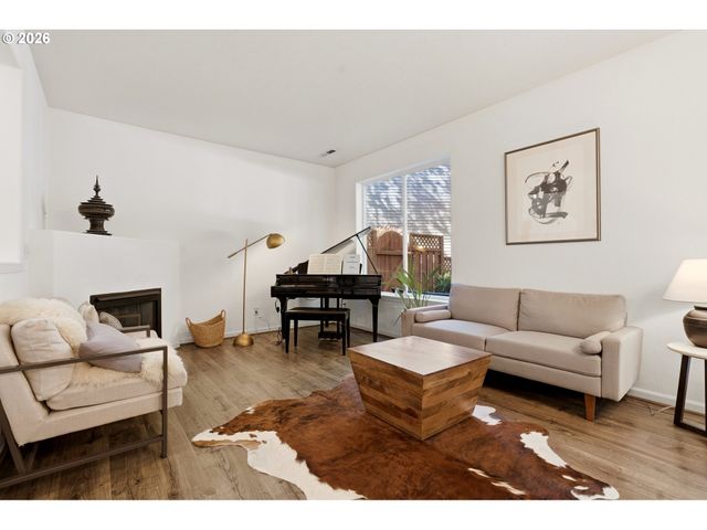 3165 Se BLUE BIRD Dr, Hillsboro, OR 97123