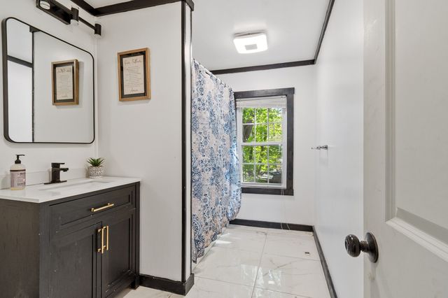 15 Redman Pl, Fitchburg, MA 01420