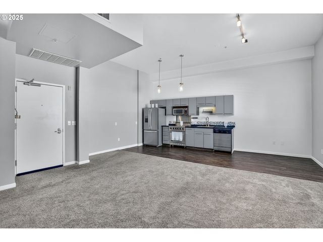 12600 Sw CRESCENT St 420, Beaverton, OR 97005