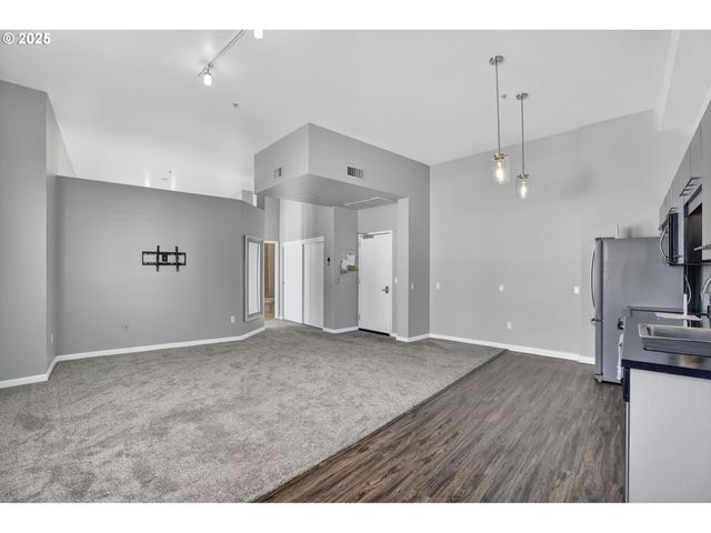 12600 Sw CRESCENT St 420, Beaverton, OR 97005