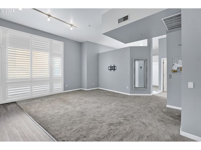 12600 Sw CRESCENT St 420, Beaverton, OR 97005