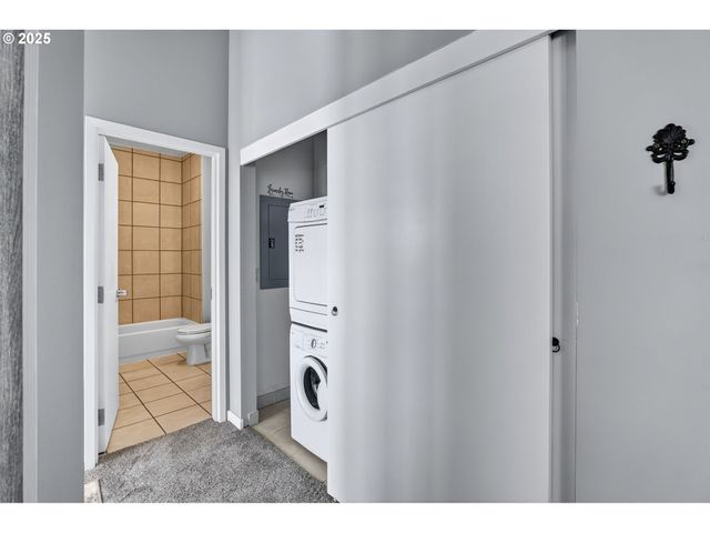 12600 Sw CRESCENT St 420, Beaverton, OR 97005