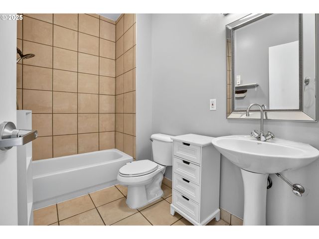 12600 Sw CRESCENT St 420, Beaverton, OR 97005