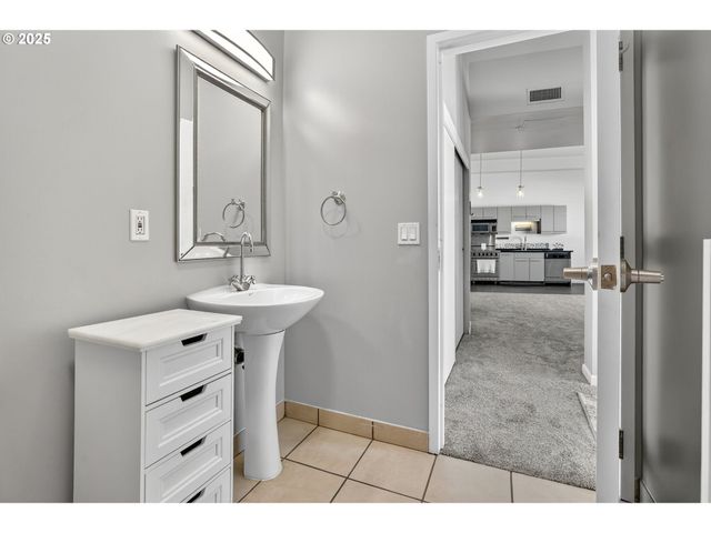 12600 Sw CRESCENT St 420, Beaverton, OR 97005