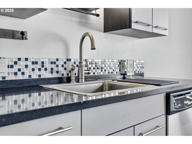 12600 Sw CRESCENT St 420, Beaverton, OR 97005