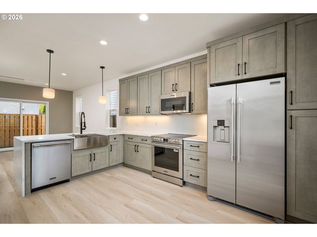 6957 N Burr Ave, Portland, OR 97203