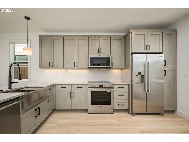 6957 N Burr Ave, Portland, OR 97203
