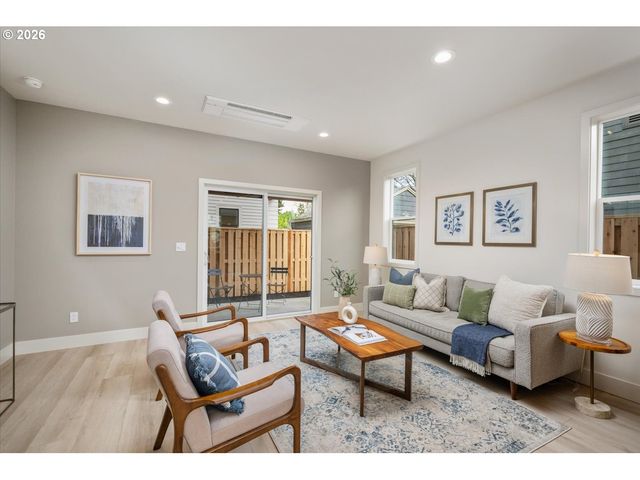 6957 N Burr Ave, Portland, OR 97203