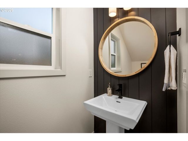 6957 N Burr Ave, Portland, OR 97203