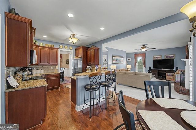 20 Lake Overlook Drive, White, GA 30184
