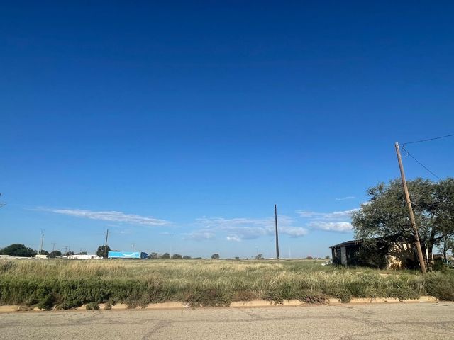 3913 E 2nd Place, Lubbock, TX 79403