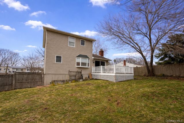 318 Avenue C, Ronkonkoma, NY 11779