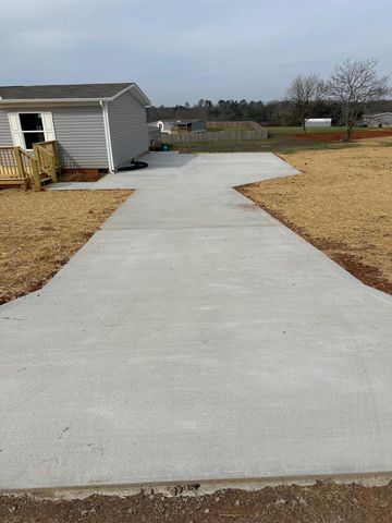 166 Meadow Lawn Drive, Englewood, TN 37329