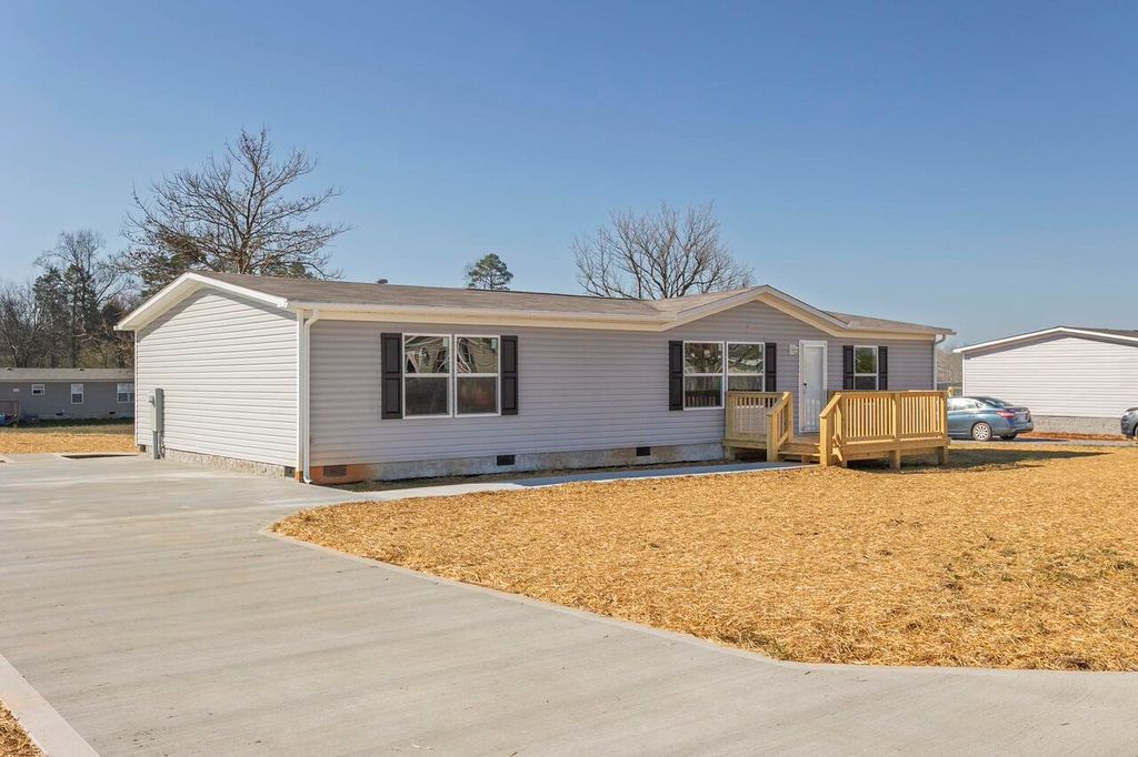 166 Meadow Lawn Drive, Englewood, TN 37329