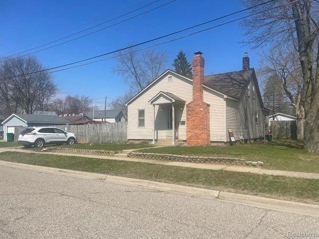 25 Crawford Street, Oxford Village, MI 48371