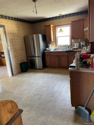 25 Crawford Street, Oxford Village, MI 48371