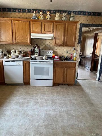25 Crawford Street, Oxford Village, MI 48371