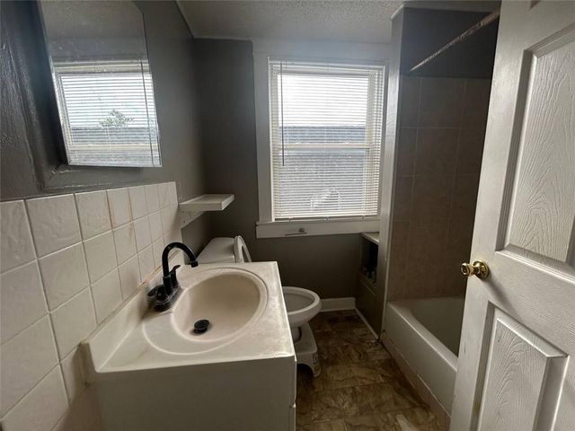 1037 Sandusky Avenue, Kansas City, KS 66102