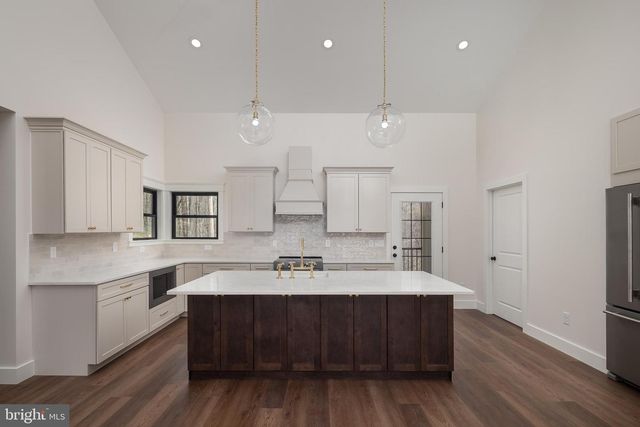 11117 EGGBORNSVILLE RD, Rixeyville, VA 22737