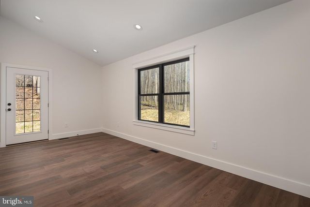 11117 EGGBORNSVILLE RD, Rixeyville, VA 22737