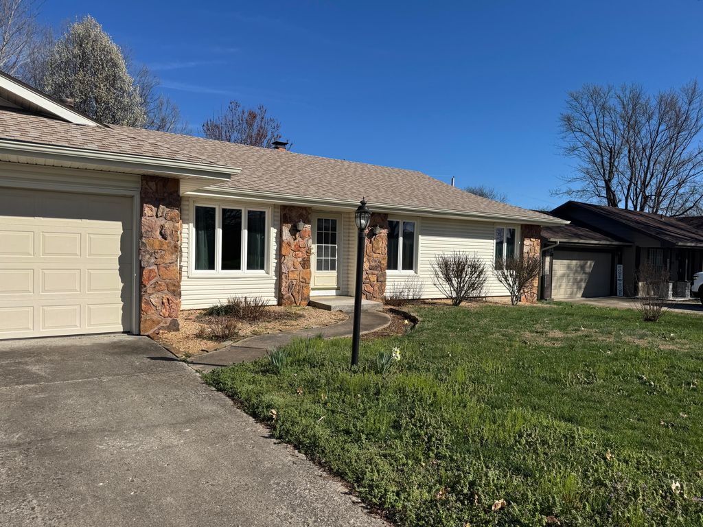 4904 S Mccann Avenue, Springfield, MO 65804