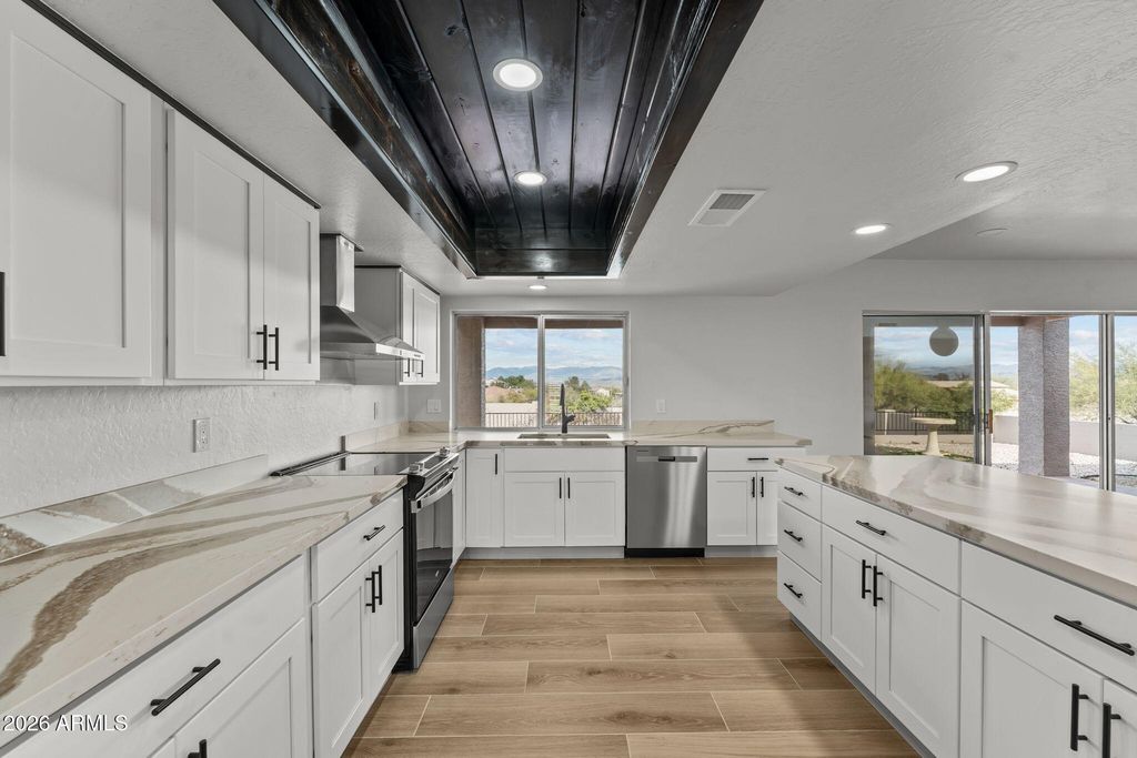 1560 Vista Drive, Wickenburg, AZ 85390 — photo 5