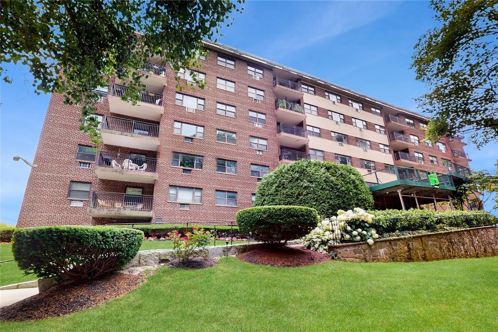 100 Diplomat Drive 7A, Mount Kisco, NY 10549