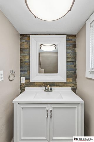 924 S 31 Street, Omaha, NE 68105