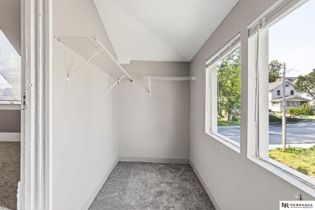 924 S 31 Street, Omaha, NE 68105