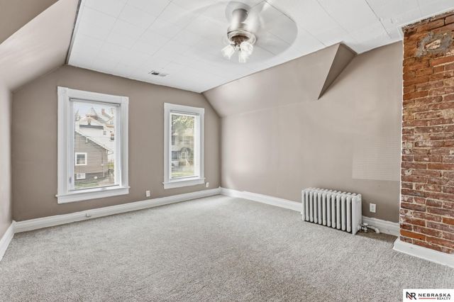924 S 31 Street, Omaha, NE 68105