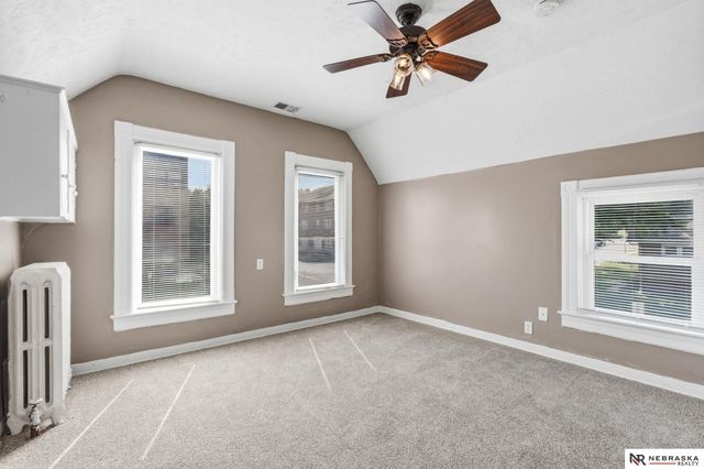 924 S 31 Street, Omaha, NE 68105