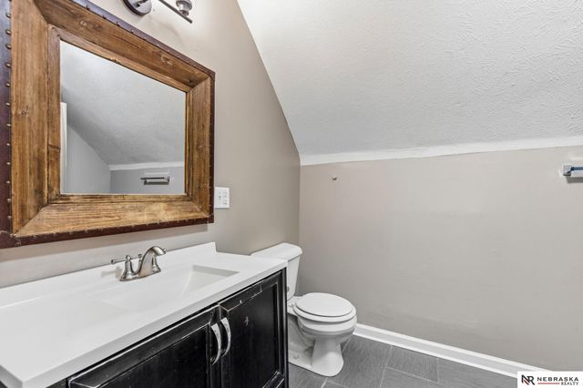 924 S 31 Street, Omaha, NE 68105
