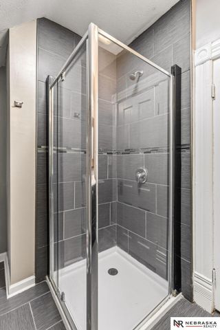 924 S 31 Street, Omaha, NE 68105