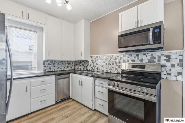 924 S 31 Street, Omaha, NE 68105