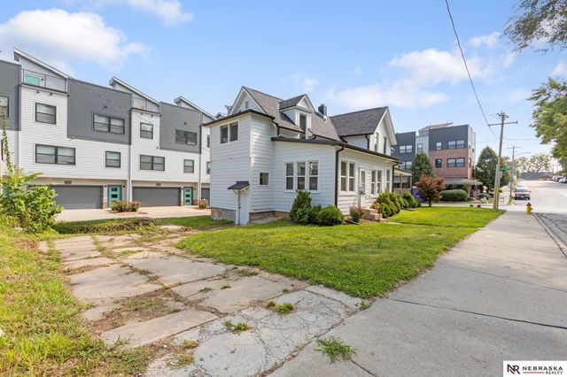 924 S 31 Street, Omaha, NE 68105