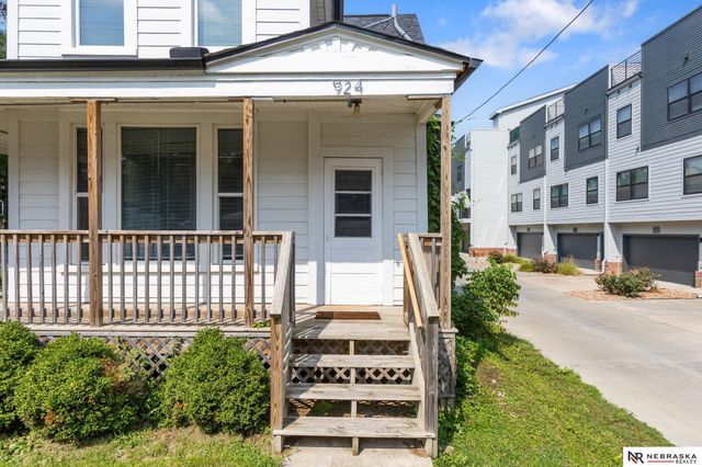 924 S 31 Street, Omaha, NE 68105