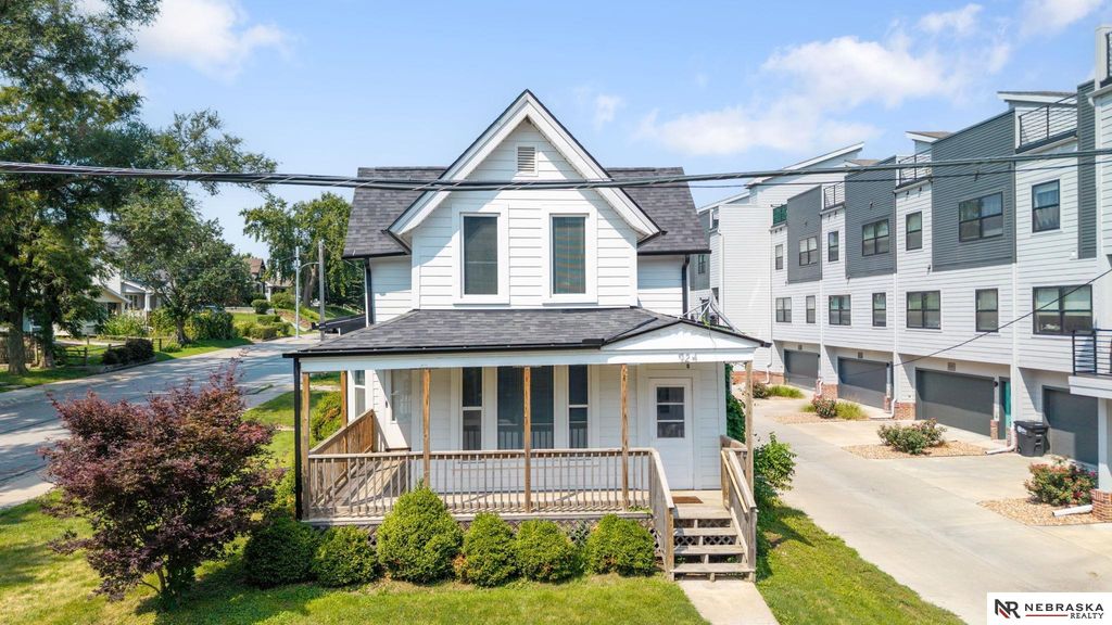 924 S 31 Street, Omaha, NE 68105
