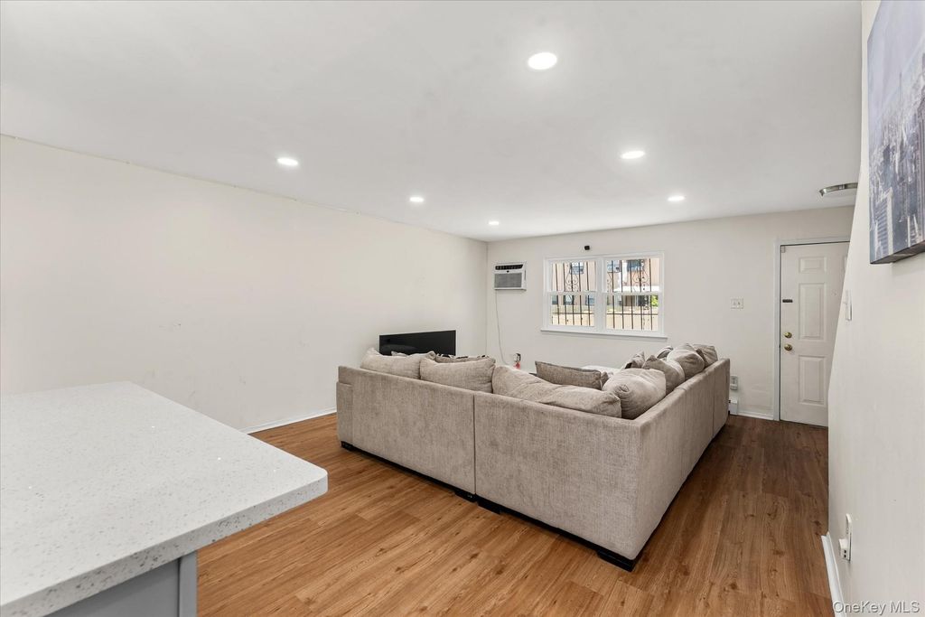 534 Warwick Street, Brooklyn, NY 11207 — photo 4