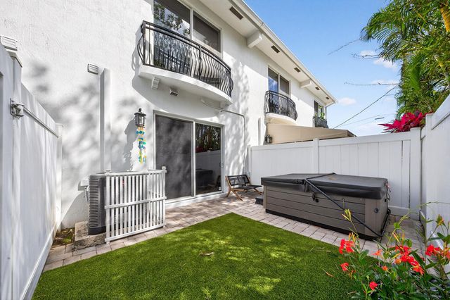 1942 NE 32nd Street, Lighthouse Point, FL 33064