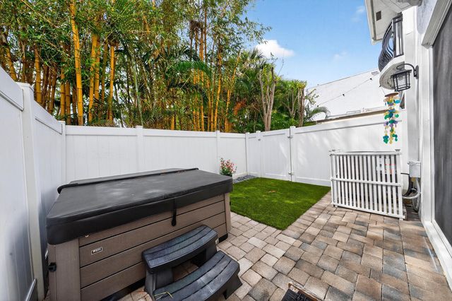 1942 NE 32nd Street, Lighthouse Point, FL 33064