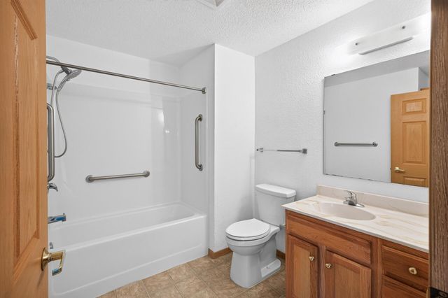 1600 Arundel Street 304, Saint Paul, MN 55117