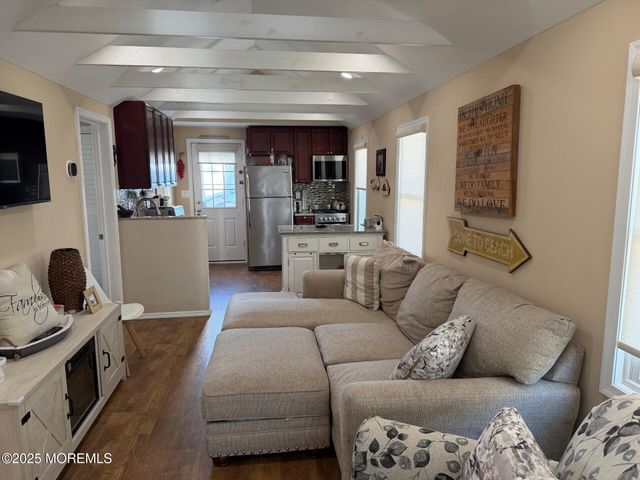 7 Brunswick Place, Point Pleasant Beach, NJ 08742