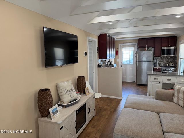 7 Brunswick Place, Point Pleasant Beach, NJ 08742