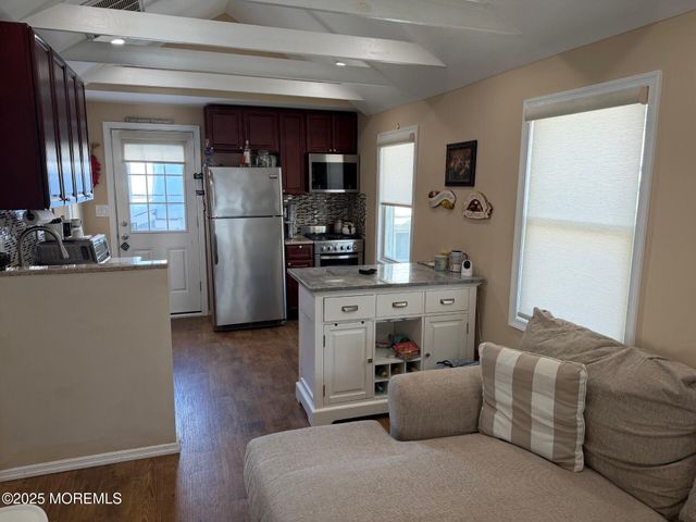 7 Brunswick Place, Point Pleasant Beach, NJ 08742